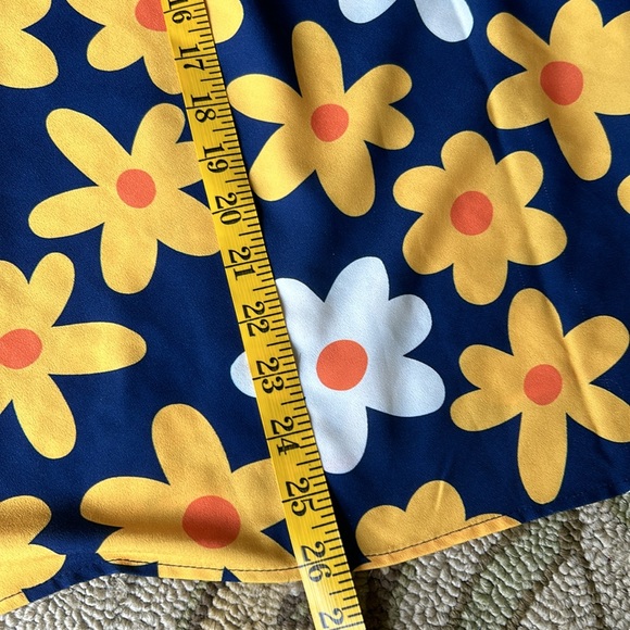 ModCloth sleeveless tank with neck bow. Size S. Navy with pop art yellow daisy - Picture 14 of 14